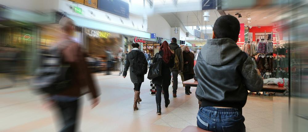 Abgestellt? In den Bahnhofspassagen werden offenbar immer mal wieder Kinder "geparkt", während die Eltern einkaufen.