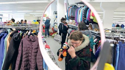 Kostenlos shoppen. Auf den 400 Quadratmetern des ehemaligen Einzelhandelsgeschäfts finden sich T-Shirts, Hosen, Schuhen, Jacken und mehr.