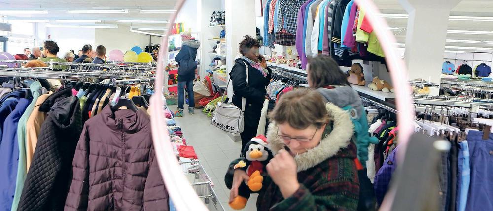 Kostenlos shoppen. Auf den 400 Quadratmetern des ehemaligen Einzelhandelsgeschäfts finden sich T-Shirts, Hosen, Schuhen, Jacken und mehr.