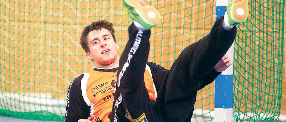 Autsch. Nicht nur Torhüter Matthias Frank landete auf dem Hosenboden.