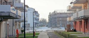 Nicht kleckern, klotzen. Das Buschwiesenkarree ist eines der völlig neuen Quartiere, die in Teltow aus dem Boden gestampft wurden. Nicht nur Einfamilienhäuser, auch Geschossbauten sind dort entstanden und entstehen immer noch.