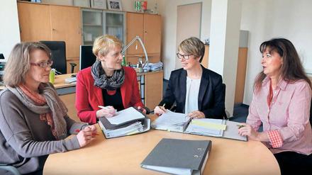 Frauenpower im Rathaus. Bürgermeisterin Hoppe mit ihren Fachbereichsleiterinnen Simone Wieteck-Barthel, (l.), Ute Lietz (2.v.l.) und Kerstin Murin (r.).
