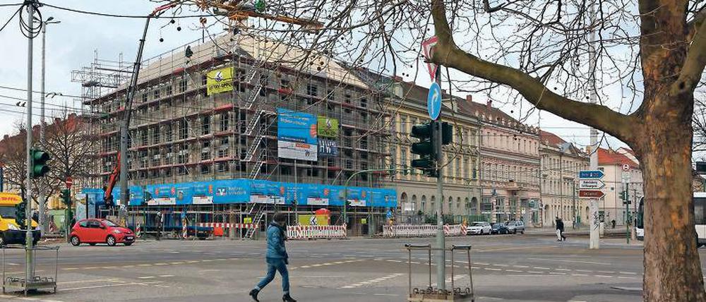 An der Kreuzung von Yorckstraße und Friedrich-Ebert-Straße stand bis 1958 die durch den Bombenangriff 1945 beschädigte Alte Post.