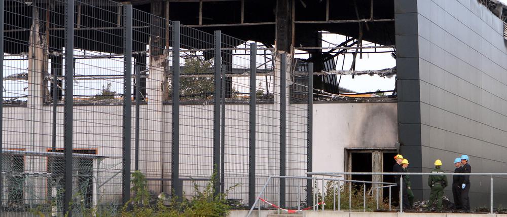 Ab kommender Woche sollten 100 Flüchtlinge vorübergehend in dieser Turnhalle in Nauen untergebracht werden. Unbekannte haben die geplante Unterkunft in der Nacht zu Dienstag angezündet.