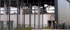 Ab kommender Woche sollten 100 Flüchtlinge vorübergehend in dieser Turnhalle in Nauen untergebracht werden. Unbekannte haben die geplante Unterkunft in der Nacht zu Dienstag angezündet.