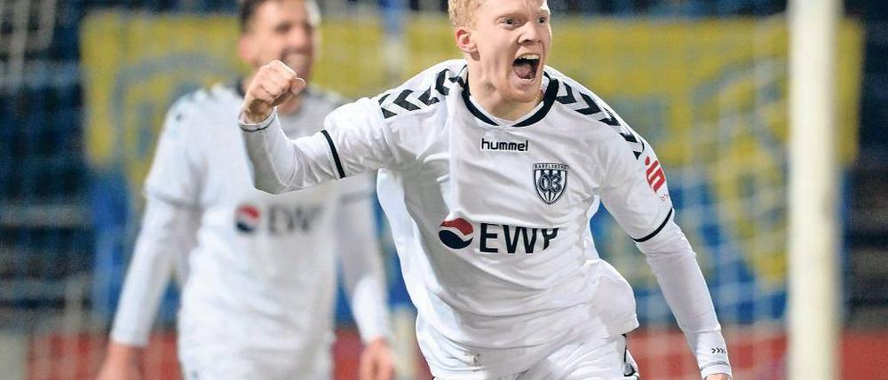 Er kam, sah und traf. Laurits Schulze-Buschhoff wurde in der 70. Minute eingewechselt und konnte fünf Minuten später über sein erstes Regionalliga-Tor jubeln. Ein unsanfter Sturz auf den Boden knockte ihn dann kurze Zeit später aus.