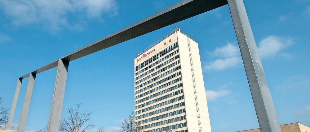 Soll das Mercure-Hotel stehenbleiben oder abgerissen werden? Diese Frage spaltet die Potsdamer.
