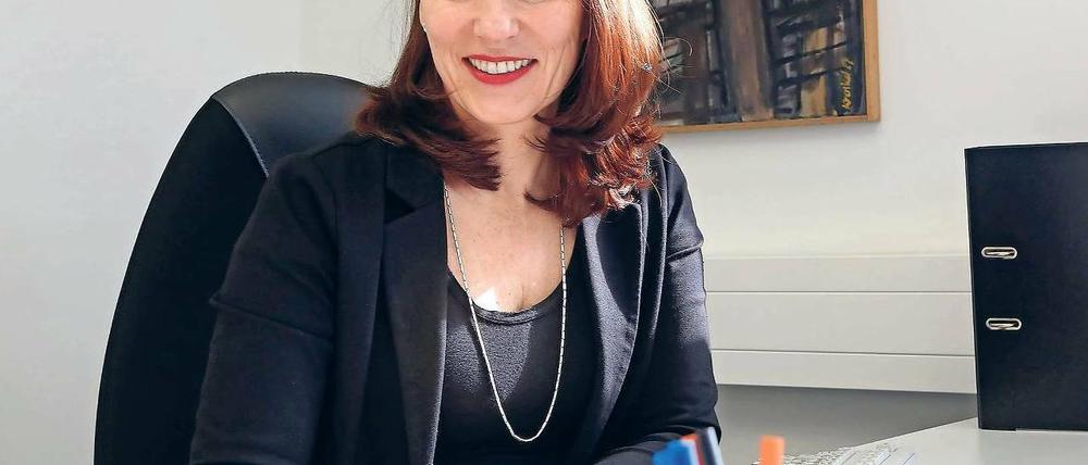 Mittendrin. Kunsthistorikerin Jutta Götzmann, 51, in ihrem Büro im Dachgeschoss des Potsdam Museums. „Wichtig ist mir, das Haus zu einem Aufenthaltsort zu machen.“