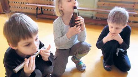 Ohne Fleiß kein Preis. Ein Instrument zu lernen macht nicht nur Spaß. Nach dem Besuch der Musikschule muss Zuhause noch geübt werden. Dabei sind Kinder auf ihre Eltern angewiesen.