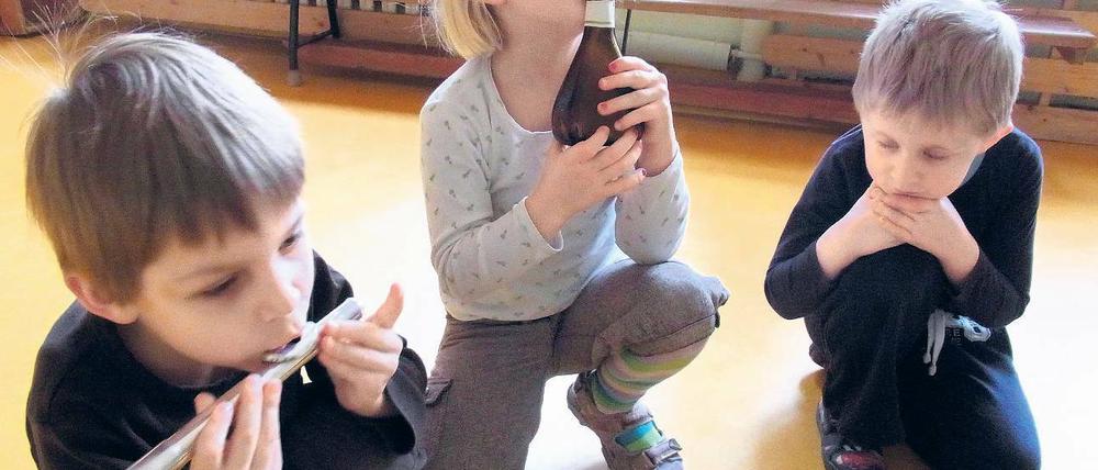 Ohne Fleiß kein Preis. Ein Instrument zu lernen macht nicht nur Spaß. Nach dem Besuch der Musikschule muss Zuhause noch geübt werden. Dabei sind Kinder auf ihre Eltern angewiesen.