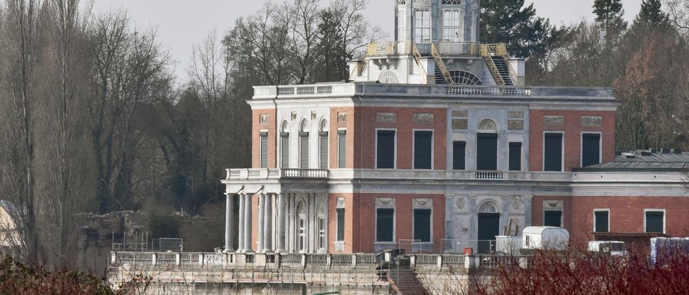 Das Marmorpalais im Neuen Garten in Potsdam: Anlässlich des Dienstantrittes von Peter Joseph Lenne in Potsdam vor 200 Jahren wurden durch die Beseitigung des Wildwuchses am Wasser und den Beschnitt der Bäume die historischen Sichtbeziehungen im Landschaftsgarten wiederhergestellt.