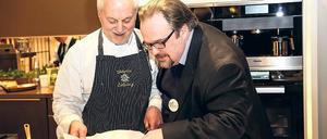 Leckerer Luxus. Es darf schon auch mal Kaviar sein . . . und Trüffel, Austern, Foie Gras, Hummer. Für solch ein Thema holt Bernhard Moser sich, wie bei der Eat Berlin 2015, gerne Altmeister wie Franz Raneburger, einen der ersten Sterneköche Berlins (großes Bild). Für kulinarische Prominenz beim Festival „Eat Berlin“ gehen die Tickets besonders schnell weg. Ausgebucht sind diesmal zum Beispiel die Events mit Backfee Cynthia Barcomi und Adlon-Zweisternekoch Hendrik Otto (kleines Bild).