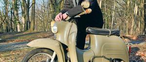 Frank-Rudolf Britz mit seiner Schwalbe.