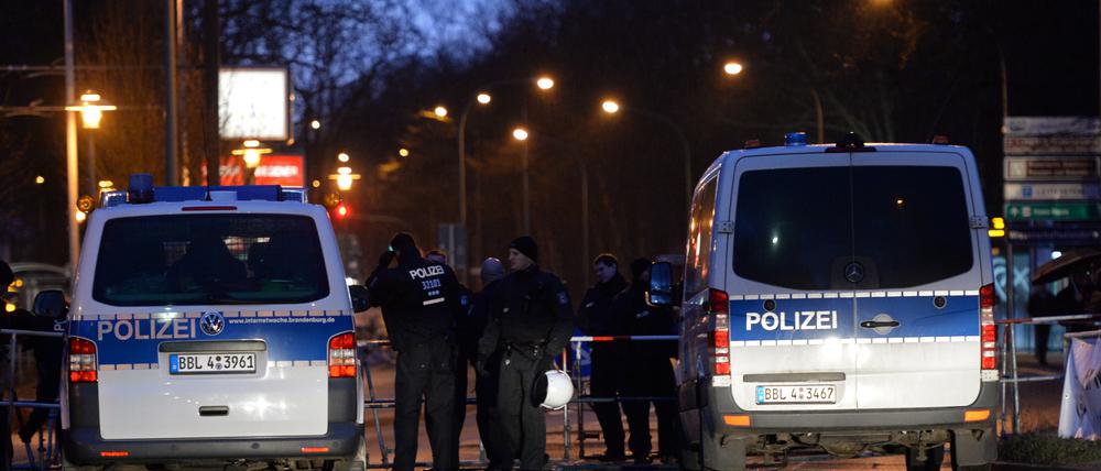 Wie in der Vorwoche bereitet sich die Polizei wieder auf den Pogida-Aufmarsch und die Gegenproteste, dieses Mal in Babelsberg, vor.