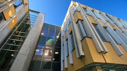 Der Potsdamer Architekturprofessor Ludger Brands bezeichnete das Fachhochschulgebäude als "Tanker" ohne städtebauliche Qualität. Das sahen beim Stadtforum aber nicht alle so.