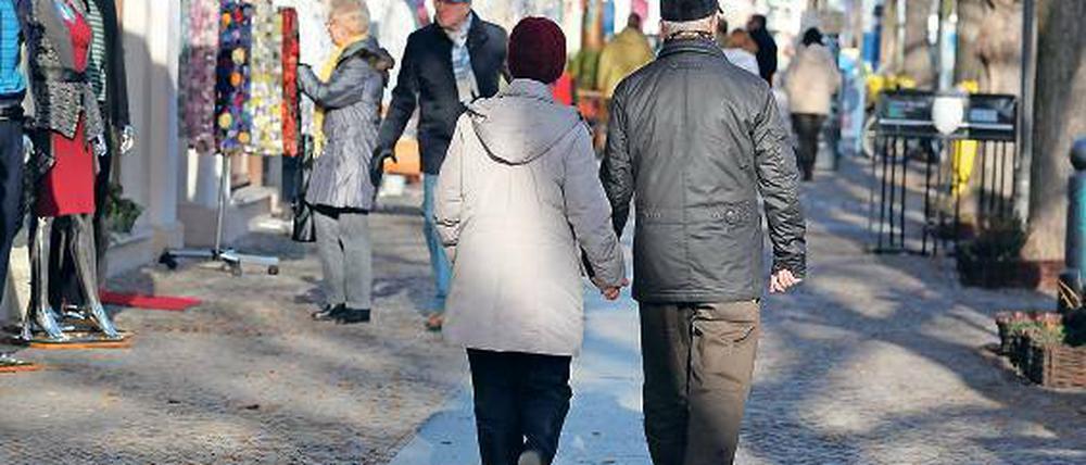 Viele Senioren ziehen nach Potsdam, weil sie in der Nähe ihrer Kinder und Enkel sein wollen. Andere lockt die attraktive Lage am Wasser in die Stadt, meinen die Autoren der Studie.