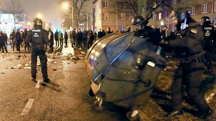 Die Polizei räumte die Sitzblockade in der Großbeerenstraße nicht.