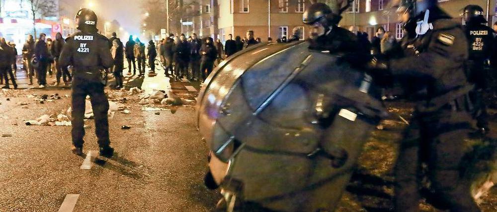 Die Polizei räumte die Sitzblockade in der Großbeerenstraße nicht.