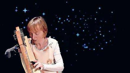 Klangwelten. Christiane Högl spielt ihre Harfe in Planetarien.