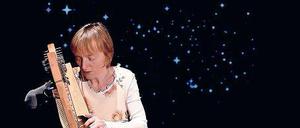 Klangwelten. Christiane Högl spielt ihre Harfe in Planetarien.