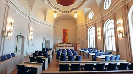 Die gewählten Stadtverordneten tagen einmal im Monat im Plenarsaal im Stadthaus in der Friedrich-Ebert-Straße. Doch dort sind die Platzkapazitäten begrenzt, es fehlt an technischer Ausstattung.
