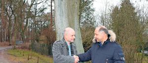 Mein Freund, der Baum. Bürgermeister Schmidt mit Axel Bierbrauer.