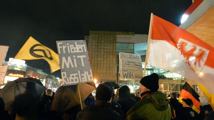 An einer Kundgebung des Pegida-Ablegers "BraMM" in Brandenburg/Havel nahmen im Januar 2015 etwa 150 Demonstranten teil.