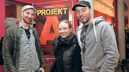 Auf den Spuren der Anarchie. Die Regisseure von „ Projekt A“ Moritz Springer (l.) und Marcel Seehuber mit Protagonistin Hanna Podding im Thalia Kino.