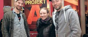 Auf den Spuren der Anarchie. Die Regisseure von „ Projekt A“ Moritz Springer (l.) und Marcel Seehuber mit Protagonistin Hanna Podding im Thalia Kino.