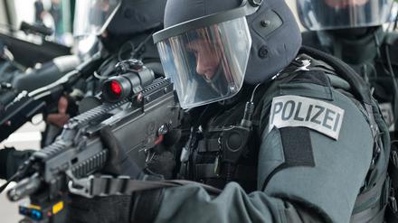 Brandenburgs Polizeipräsident Hans-Jürgen Mörke entschied nach den Terror-Anschlägen in Paris, dass die Spezialkräfte deutlich aufgestockt werden sollen.