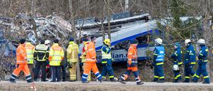 Rettungskräfte an der Unglücksstelle in Bad Aibling.