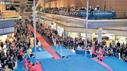 Das Stern-Center wurde für das Internationale Stabhochsprung-Meeting des SC Potsdam zur Wettkampfarena.