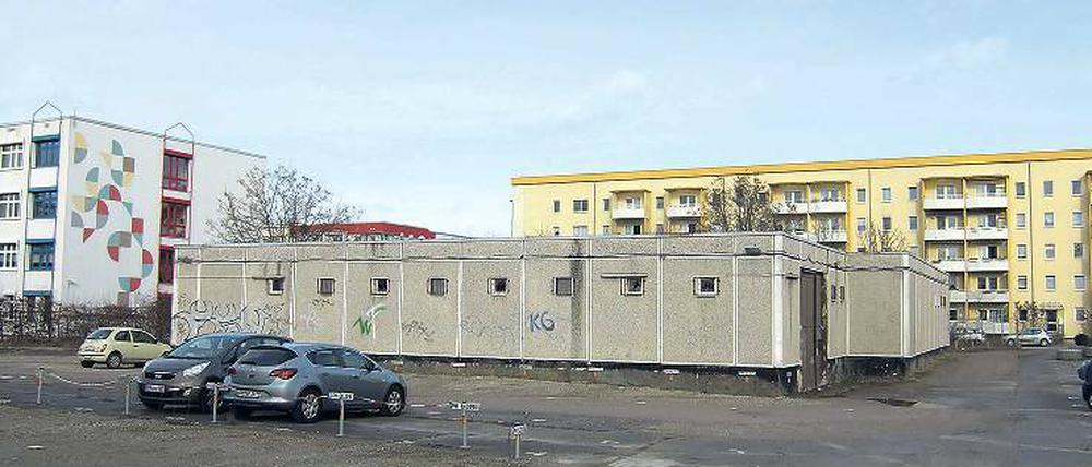 Das DDR-Relikt in der Albert-Wiebach-Straße verschwindet. Dort, wo heute noch eine alte Kaufhalle von längst vergangenen Zeiten kündet, will die Teltower Wohnungsbaugenossenschaft ein Wohnhaus mit Tiefgarage errichten.