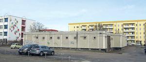 Das DDR-Relikt in der Albert-Wiebach-Straße verschwindet. Dort, wo heute noch eine alte Kaufhalle von längst vergangenen Zeiten kündet, will die Teltower Wohnungsbaugenossenschaft ein Wohnhaus mit Tiefgarage errichten.