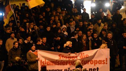Bis zu 150 Pogida-Teilnehmer liefen am 27. Januar durch die Potsdamer Innenstadt.