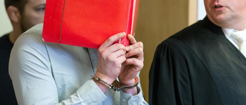 Der Angeklagte Christian E. im Landgericht in Frankfurt (Oder): Für den Mord an Lilly wurde er zu lebenslanger Haft verurteilt.