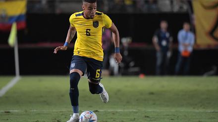 Byron Castillo wird bei der WM in Katar nicht für Ecuador spielen. Vorab gab es Ärger um seine Staatsangehörigkeit.