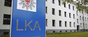 Das Landeskriminalamt Brandenburg wurde bei einer Hausdurchsuchung bei Uwe Pfeiffer offenbar fündig.