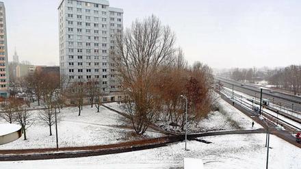 Verkehrsgünstige Lage. Zwischen der Nuthestraße (rechts) und den Bestandsgebäuden sollen im Zentrum Ost 270 Wohnungen gebaut werden. Doch das Projekt stößt auf Widerspruch. Die neuen Bauten würden Sichtachsen stören.