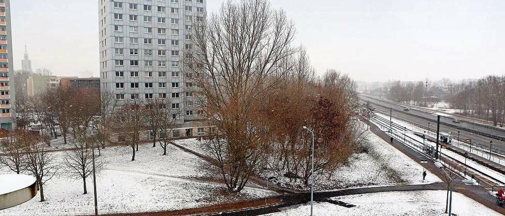 Verkehrsgünstige Lage. Zwischen der Nuthestraße (rechts) und den Bestandsgebäuden sollen im Zentrum Ost 270 Wohnungen gebaut werden. Doch das Projekt stößt auf Widerspruch. Die neuen Bauten würden Sichtachsen stören.
