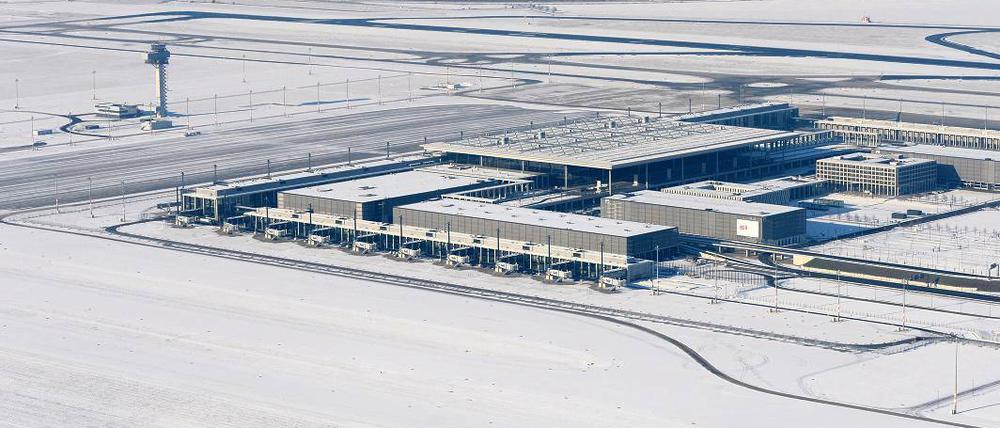 Juristisches Erfolgsmodell. Klagen gegen den BER haben der Flughafen und die Behörden bisher gewonnen, wenn auch manchmal mit Auflagen. Das Bauen funktioniert dagegen nicht so gut. Nach wie vor ist unsicher, ob der Betrieb wie vorgesehen in der zweiten Jahreshälfte 2017 aufgenommen werden kann.