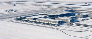 Juristisches Erfolgsmodell. Klagen gegen den BER haben der Flughafen und die Behörden bisher gewonnen, wenn auch manchmal mit Auflagen. Das Bauen funktioniert dagegen nicht so gut. Nach wie vor ist unsicher, ob der Betrieb wie vorgesehen in der zweiten Jahreshälfte 2017 aufgenommen werden kann.