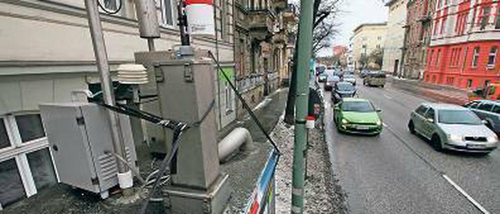 Testweise. Die Zeppelinstraße wird erst nach den Sommerferien verengt.