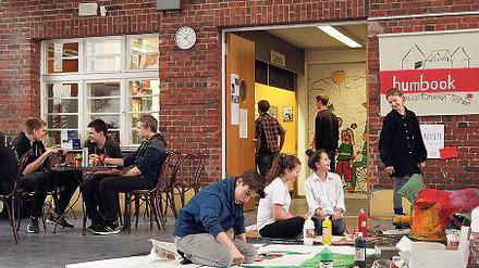Platz zum Plauschen. Kreative Atmosphäre im Humboldt-Gymnasium.