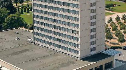 Umstritten. Die Stadt will das Hotel loswerden. Doch es gibt Widerstand.
