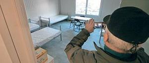 Ein Zimmer in der Leichtbauhalle in Neu Fahrland.
