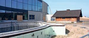 Vier Jahre nach der Grundsteinlegung soll die Blütentherme nun in städtischer Regie vollendet werden. Werder wird Millionen draufzahlen.