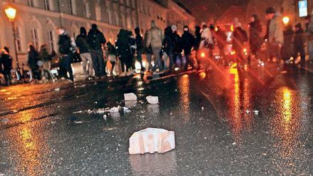 Konfrontation auf der Straße. Bei der ersten Pogida-Veranstaltung vergangene Woche kam es zu gewaltsamen Ausschreitungen in der Innenstadt. Es sei davon auszugehen, dass sich so etwas wiederholen könnte, warnt der Verfassungsschutz.