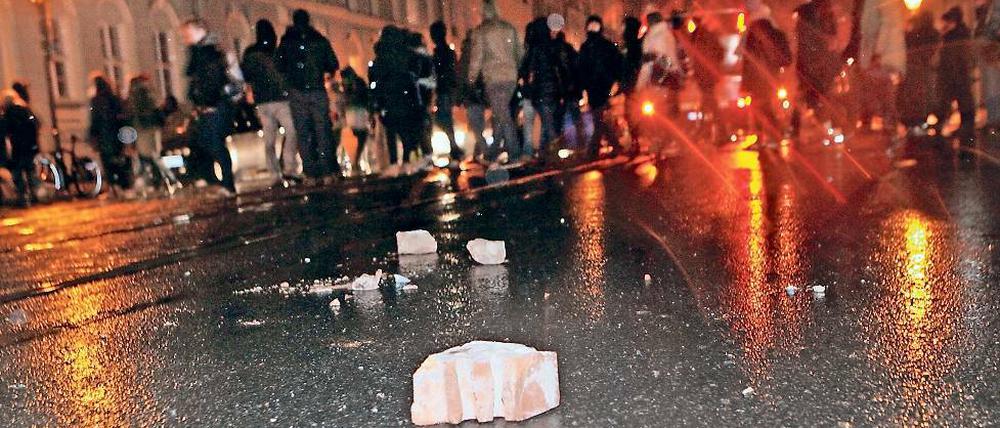Konfrontation auf der Straße. Bei der ersten Pogida-Veranstaltung vergangene Woche kam es zu gewaltsamen Ausschreitungen in der Innenstadt. Es sei davon auszugehen, dass sich so etwas wiederholen könnte, warnt der Verfassungsschutz.