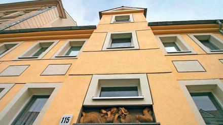 In den 80er-Jahren wurden in der Gutenbergstraße, anstelle zuvor abgerissener Barockhäuser, Plattenbauten errichtet.